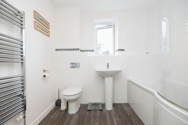 Flat for sale in Warwick Crescent, Basildon