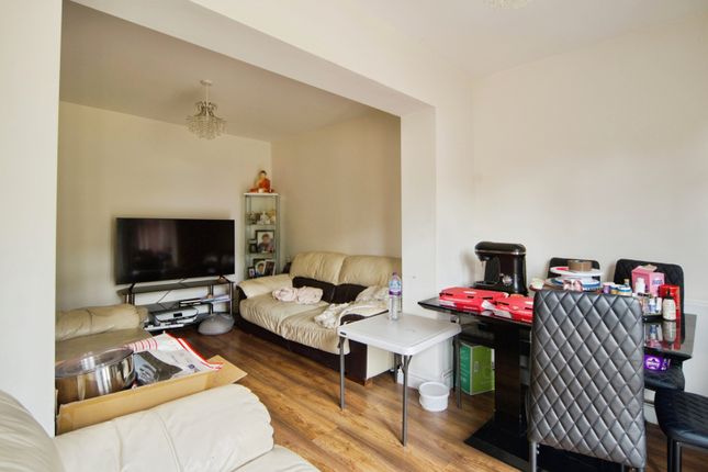 10, Gelsthorpe Road, Romford photo 4