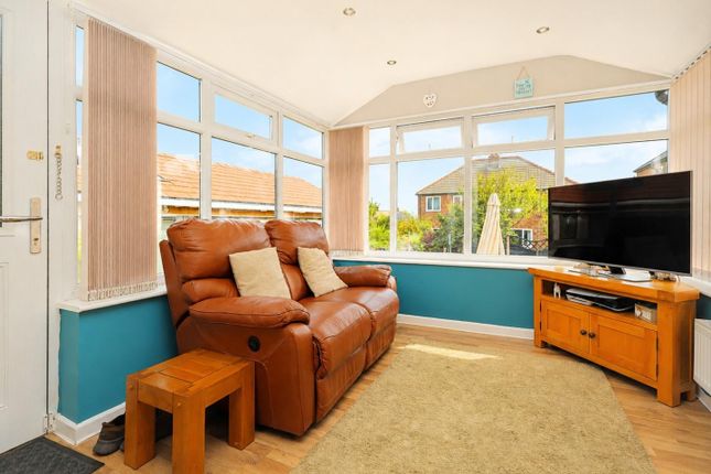 20, Hillfoot Avenue, Pudsey photo 3