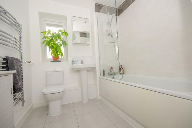 24, Buttercup Crescent, Bristol photo 4