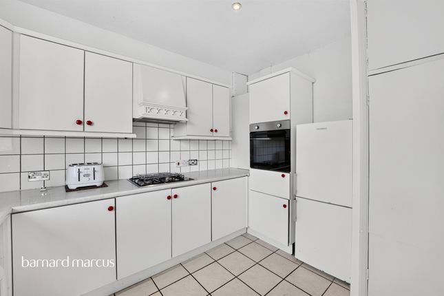 6, Rowan Close, London photo 4