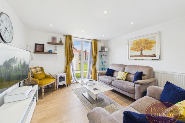 4, Goldcrest Close, Daventry photo 2