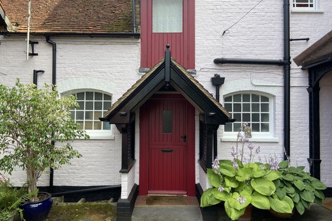 Thumbnail Cottage to rent in Mulberry Cottage, High Street, Taplow, Maidenhead