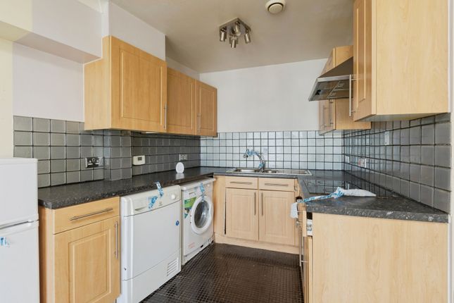 Flat 43, Fisgard Court,, Admirals Way, Kent photo 4