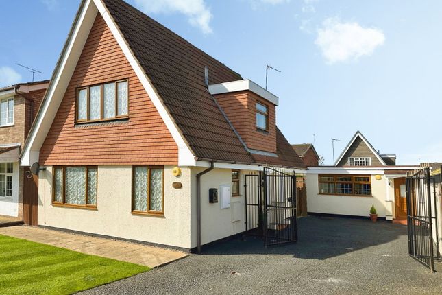2, Richmond Drive, Perton, Wolverhampton photo 3