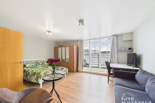 1-bed flat on 97 Kingfisher Meadow, Maidstone, £110,000