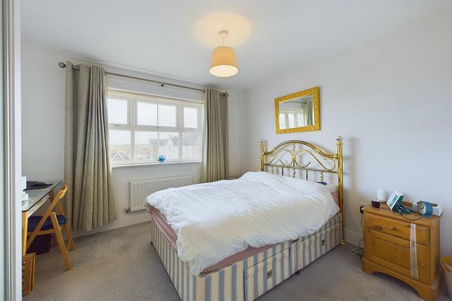 Flat for sale in The Tannery, Arundale Walk, Horsham, West Sussex, 1Up.