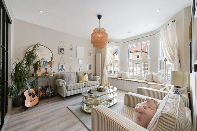 10, St. James Avenue, Sutton photo 4