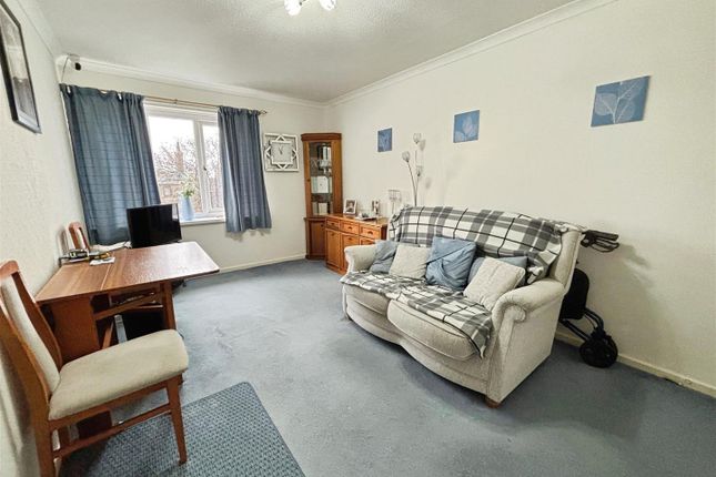 11, Hatton Close, Bradford photo 2