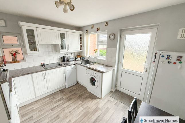 29, Lathkill Drive, Ripley photo 2