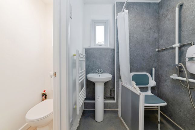 27, Seaview Crescent, Pembrokeshire photo 4