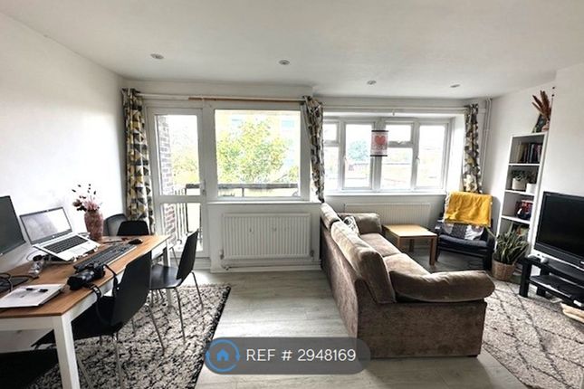 Flat, Chaucer Court Milton Garden Estate, London photo 4