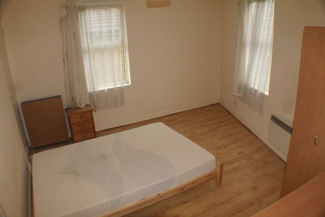 Flat to rent in Glebe Road, Bromley
