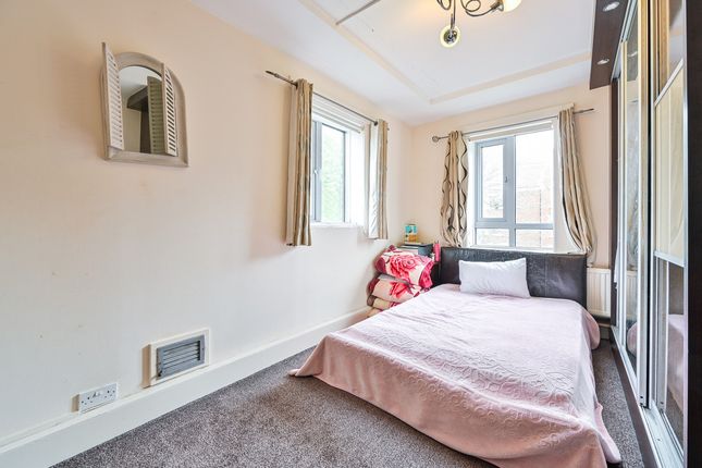 Flat Flat 19, Sidney Boyd Court, West End Lane, London photo 4