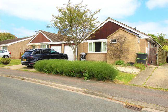 Thumbnail Bungalow to rent in Queen Emmas Dyke, Witney, Oxfordshire