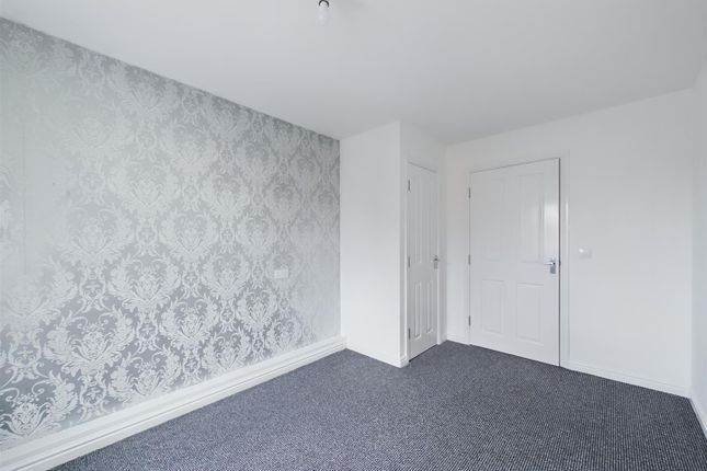 Flat for sale in Kingham Close, Moreton, Wirral