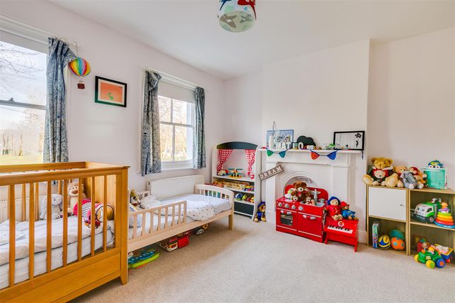 Terraced house to rent in Windmill Road, Chiswick, London
