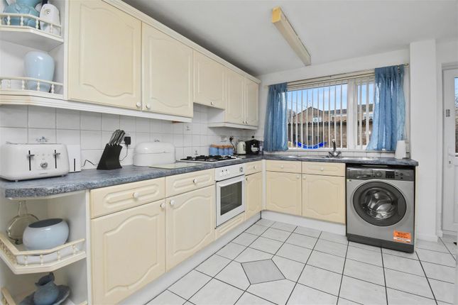 8, Staffa Walk, Corby photo 3