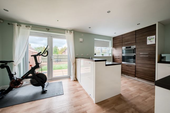 28, Boehm Drive, Alcester photo 2