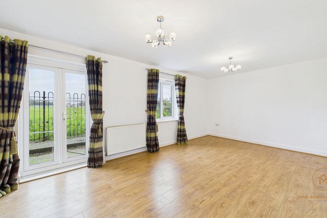 Flat 39, Oakside Court Fencepiece Road, Ilford photo 2