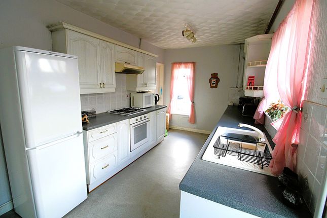 6, Highland Close, Bridgend photo 3