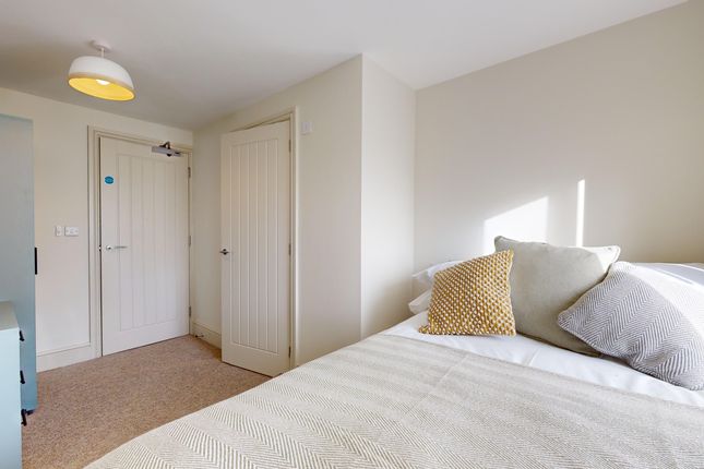 Flat 2 Room 9B