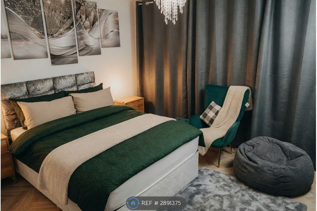 Flat, Violet Court Heybourne Crescent, London photo 4