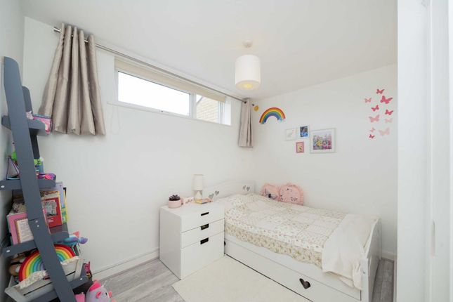 Terraced house for sale in East End Road, London