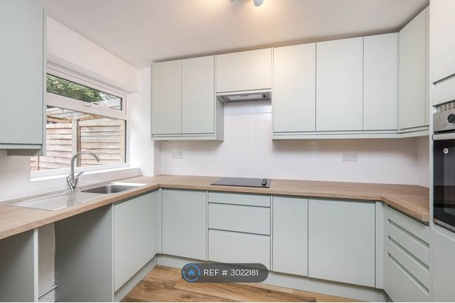 Bellamy Close, Watford photo 2