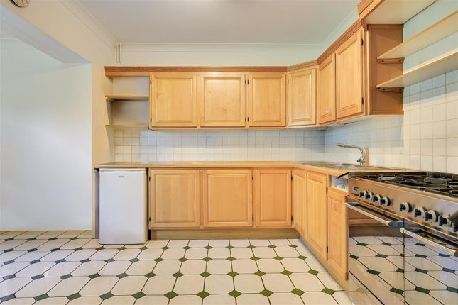 27, Dolphin Lane, Royston photo 4