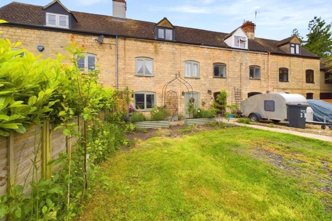 Thumbnail Terraced house for sale in Gloucester Road, Stonehouse, Gloucestershire