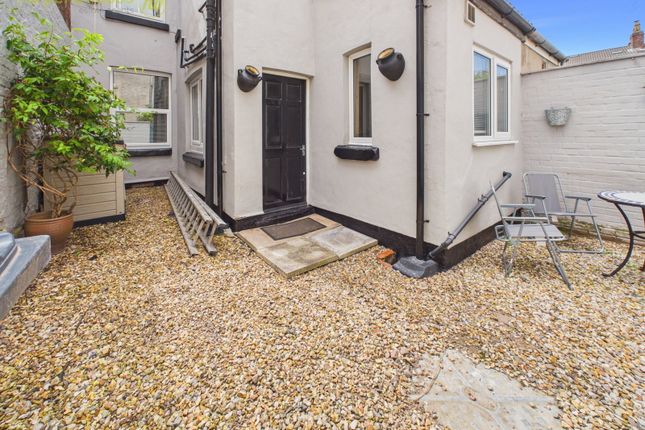 34, Albert Road, Waterloo photo 3