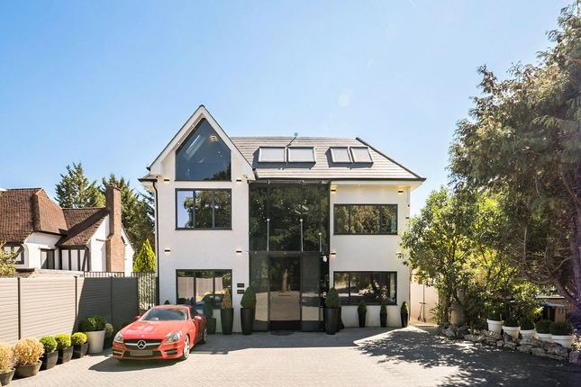 Thumbnail Detached house for sale in Waggon Road, Hadley Wood