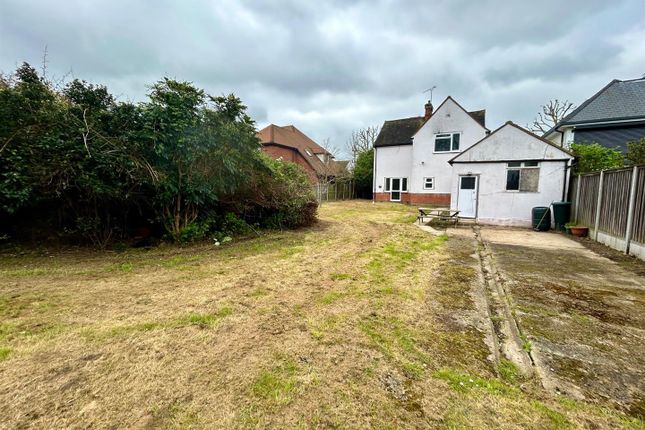 Detached house to rent in Harrow Drive, Hornchurch