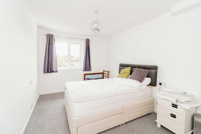 32, Chestnut Lodge, Southampton photo 3
