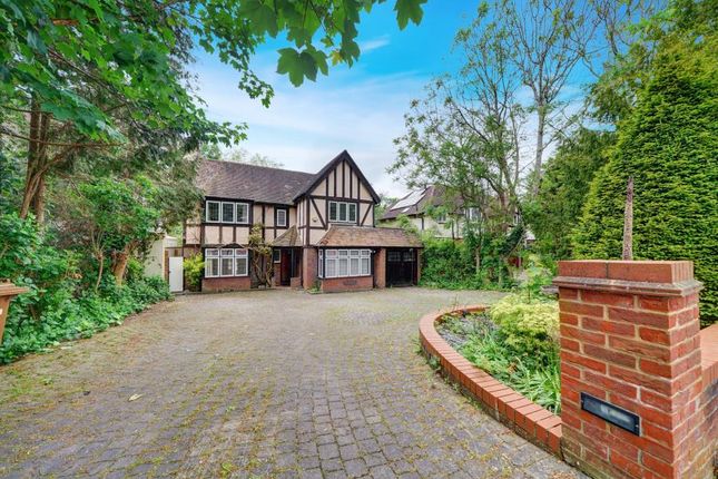 Thumbnail Detached house to rent in Woodhall Avenue, Pinner