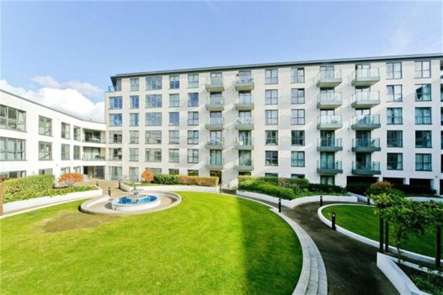 2-bed flat on Flat 21.5, 21.5 St William's Court, St William's Court, London, £725,000