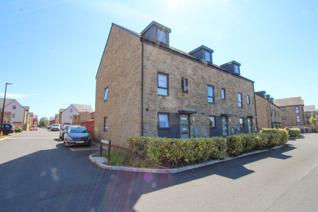 Town house for sale in Pritchard Way, Yate