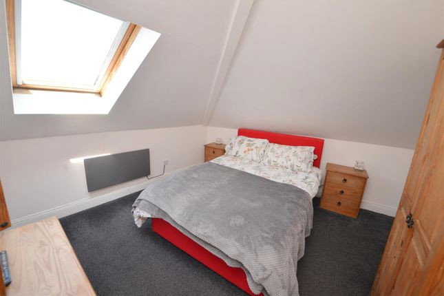 6 Bellevue Court, Crackwell Street, Tenby photo 3