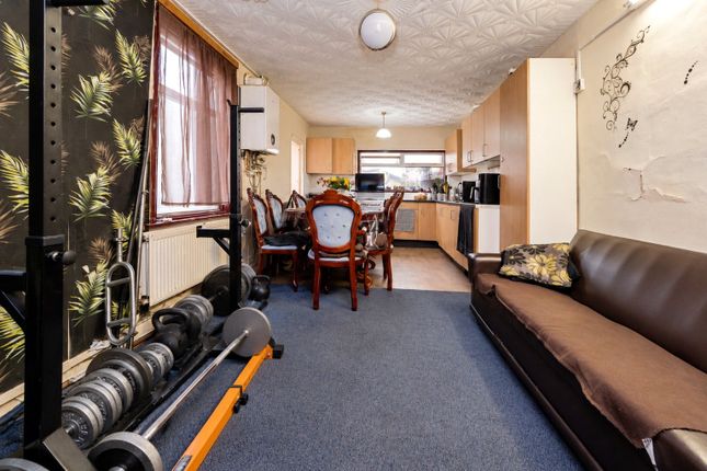Carlyle Road, London photo 3