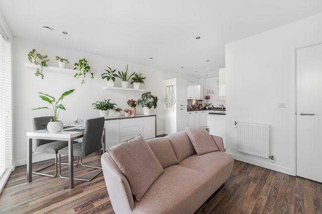 Flat for sale in Southampton Way, Camberwell