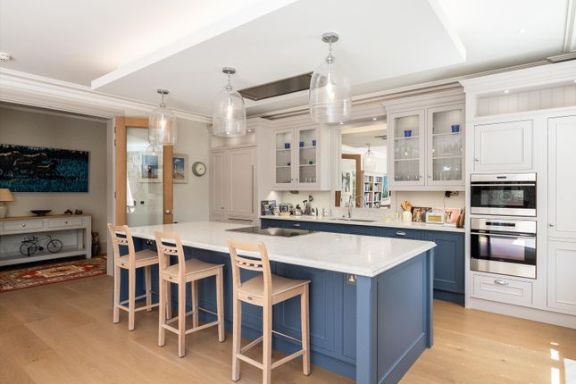 2, Park Hill Drive, Cobham photo 4