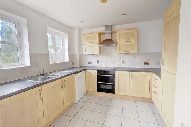 Stretton Close, High Wycombe photo 3