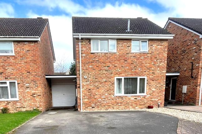 3-bed house on 9, Kimber Close, Basingstoke, £430,000