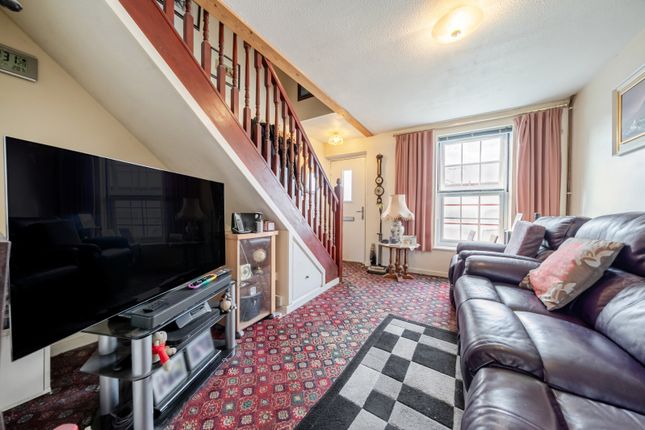 27, Oakleigh Close, Kent photo 4