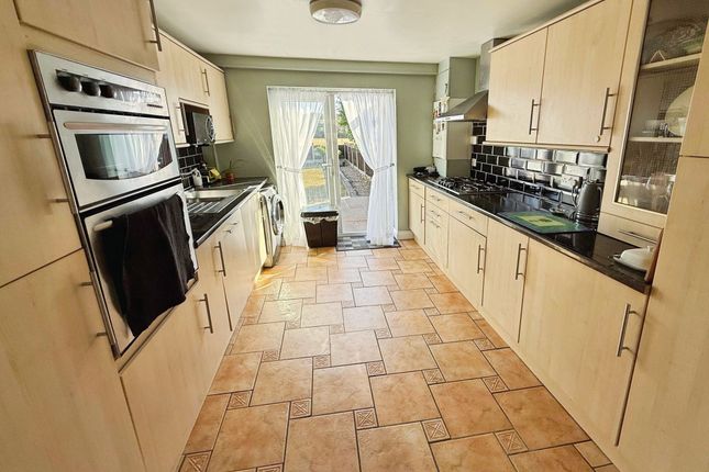 52 Thames Crescent, Stanford-Le-Hope photo 3
