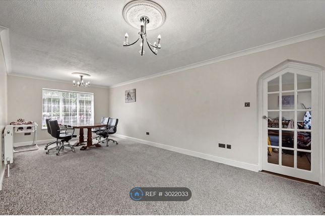 Crombie Close, Gants Hill, Ilford photo 2