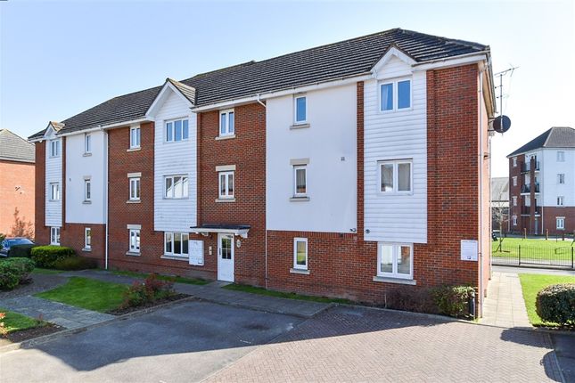 1-bed flat on Ingram Close Larkfield, Aylesford, £170,000