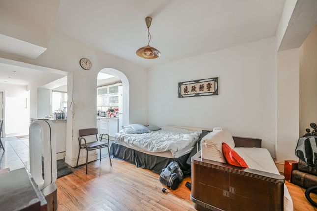 Avondale Road, London, N15, Harringay photo 4
