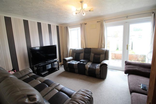 93, Tickleford Drive, Southampton photo 2
